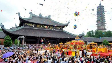 Tụ tập gây ồn ào xung quanh chùa